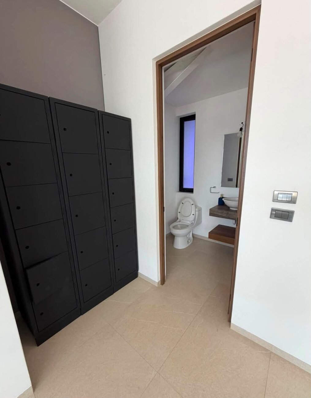 Lockers y baños